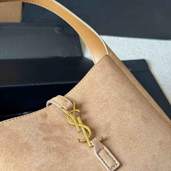 Classic YVES Bag: A Stylish and Versatile Choice for Elegance - Picture 10 of 10